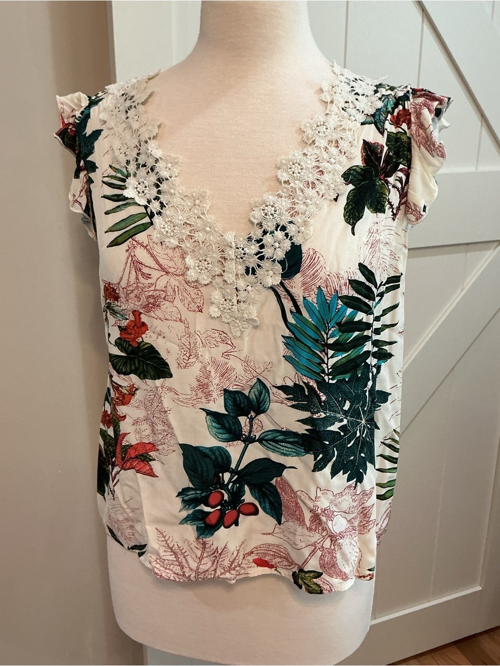 SHEIN Floral Lace V-Neck Camisole - White/Green/Teal DP